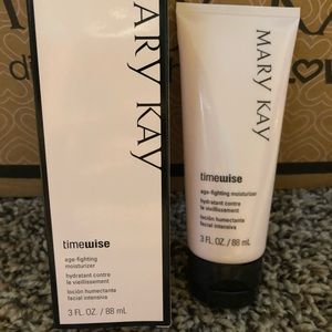 Mary Kay Age Fighting Moisturizer
